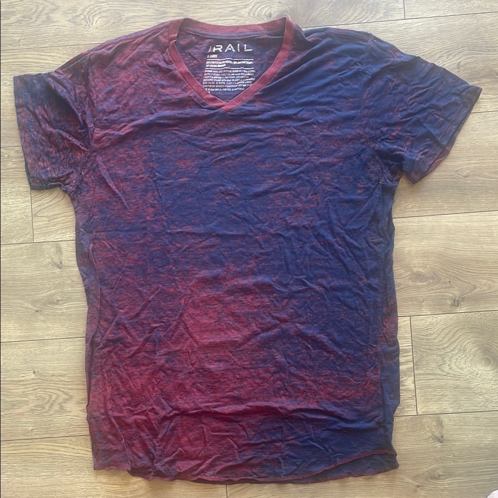 RAIL v neck T-shirt